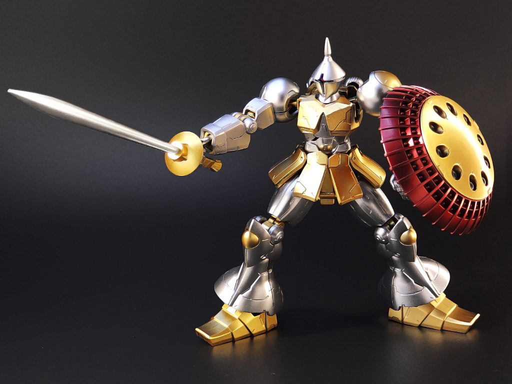 ギャンの手持ち武装はビームサーベルとシールドしか無いため、撮影時のポーズがワンパターンになりがちです。とはいえ、ギャンの武器は非常に特徴的なので、何も持たせないと全く面白味が無くなるのが困り物です。今後はもっと写真のバリエーションを増やしていけるように、創意工夫が必要だと感じました。