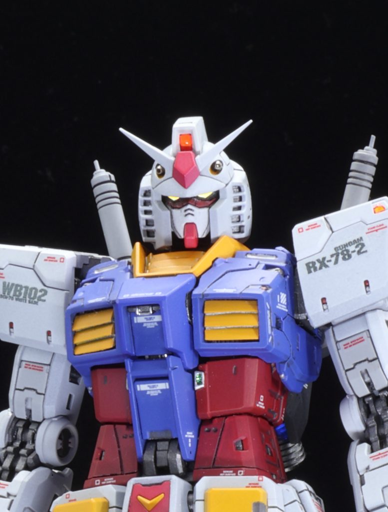 毎度お馴染み蛍光塗料とブラックライトによるビコーンシステム搭載頭部センサーの他、肩の翼端灯（であってるかは分からないけど）も光ります