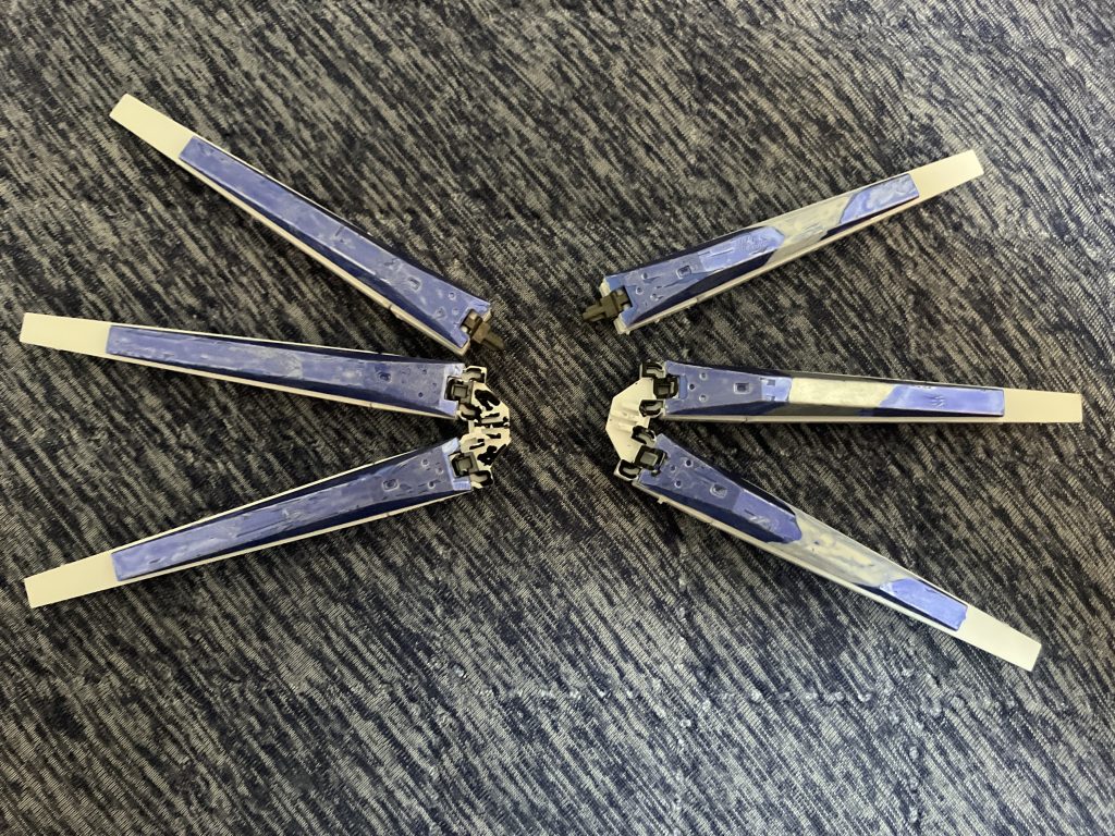 イメージとしてはRGHi-νガンダムをイメージしました(つもり)あとあえてファンネルは片方にしかアレンジしてません(普通にムズい)