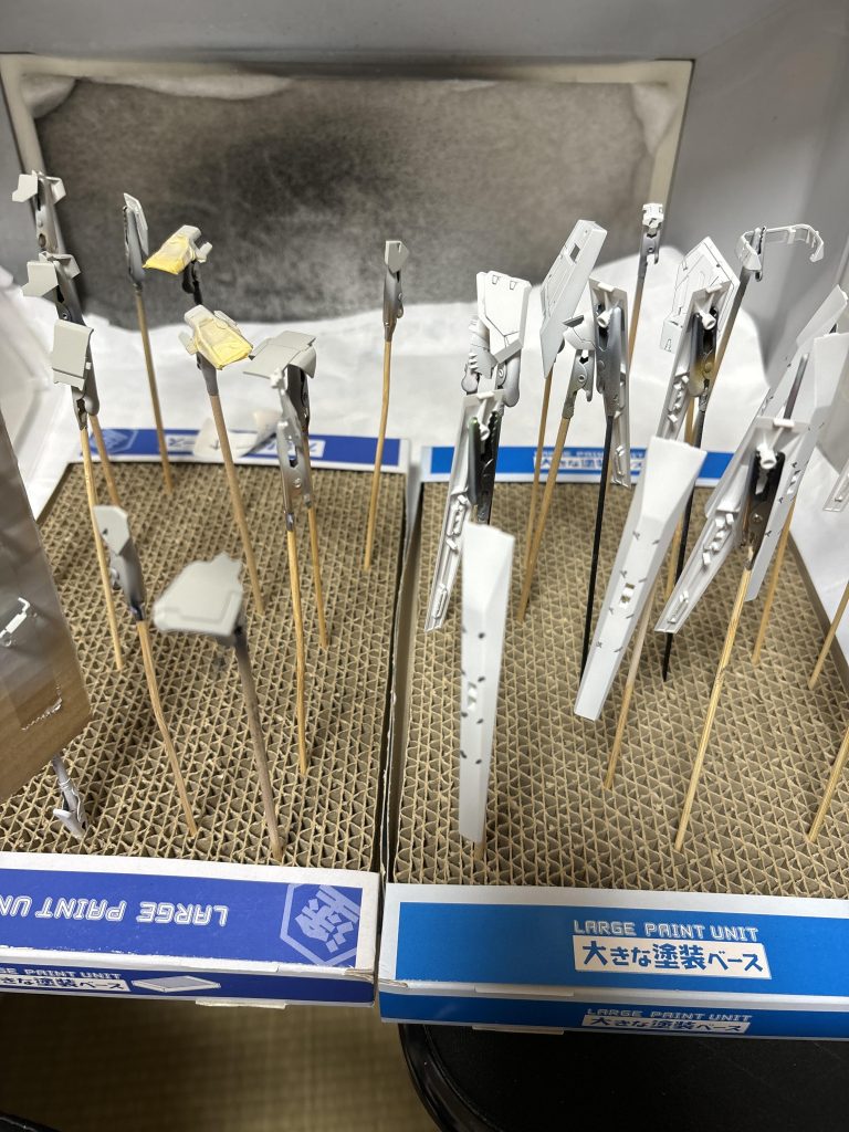 白パーツ:サーフェイサーシルバー→EXホワイトグレーパーツ:サーフェイサーシルバー→ニュートラルグレーⅡ 