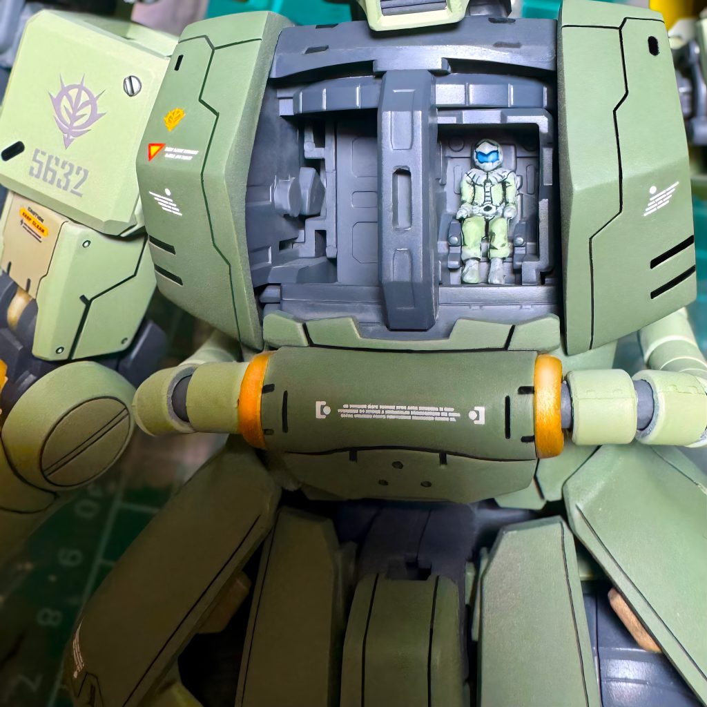 コックピット内のパイロットもしっかり塗装してます(gundam-kao7)
