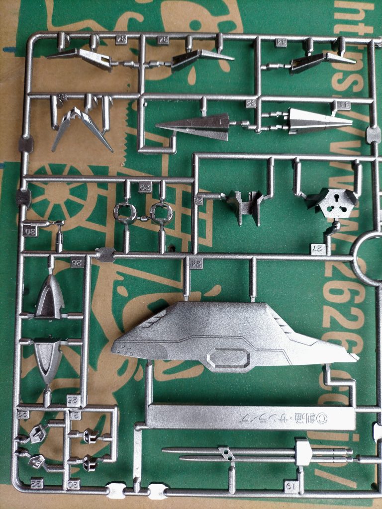 初めてランナー塗装しました。ゲート処理がいつものようにヤスリ掛けできないのが結構ストレスでした。