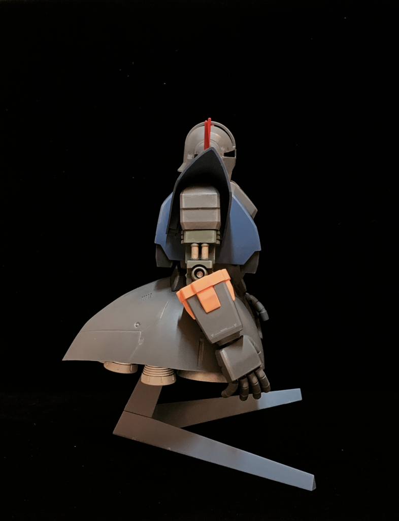 腕部はポイント的にゴールドを塗装しています。