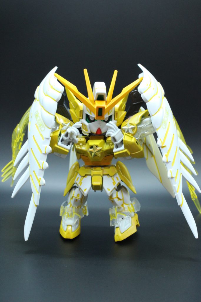 名前はご本人にご意見いただいたオフィシャル命名！レミウイングガンダム、略してレミングガンダム！機体モチーフも本人に選んでいただきました！女の子デザインにするため、顔の部分は創傑伝のストライクルージュから拝借。