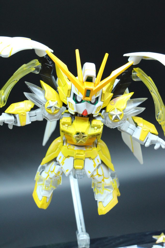 ガンダムマーカーのイエローで墨入れしました。意外としっくり来ている。