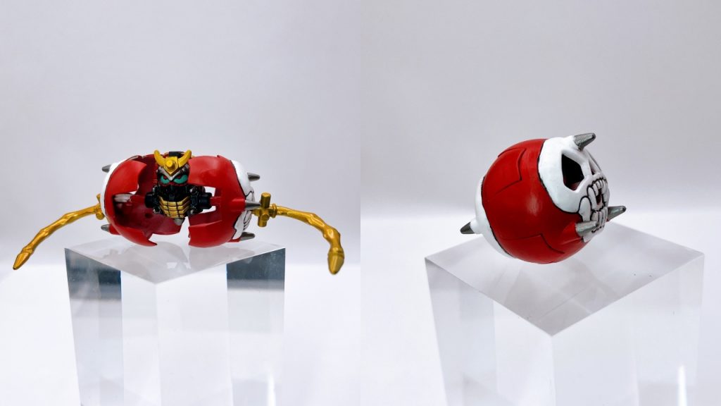 最後に「羅将宇折堕(ラショウウォルター)」です!こちらのモチーフはウォルターガンダムです。当て字がまず「宇」は大きな屋根という意味から転じて覆いかぶさるものといった意味があるので、敵の「覆い(守り)」を「折(くじ)」いて「堕とす」といった感じの意味が感じ取れるのでなんというか当て字にセンスを感じました。というか他も天国途といい、愚嵐怒といい、全員当て字がすごいかっこいい感じがしますよね、バンダイさんには厨二マスターさんが在籍していたのですかね? 他2機同様、アタックモードこと「海羅将」形態に差し替えで変形させることができます!(海....?)側面にはでかでかと髑髏の意匠があり、相対した敵の恐怖感を増幅させることでしょう。