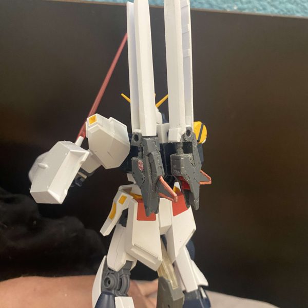 ニューガンダム改。まだ製作途中です。新しく作ったファンネルをバックパックに取り付けることができました。（3枚目）