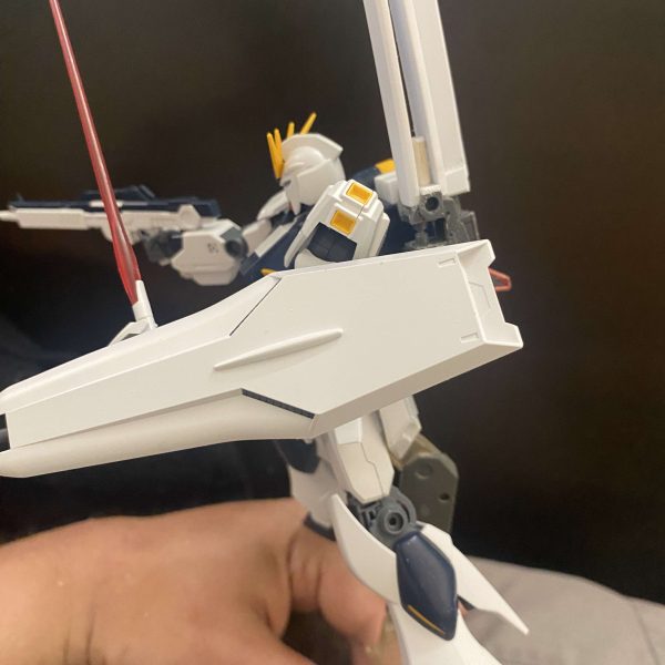 ニューガンダム改。まだ製作途中です。新しく作ったファンネルをバックパックに取り付けることができました。（2枚目）