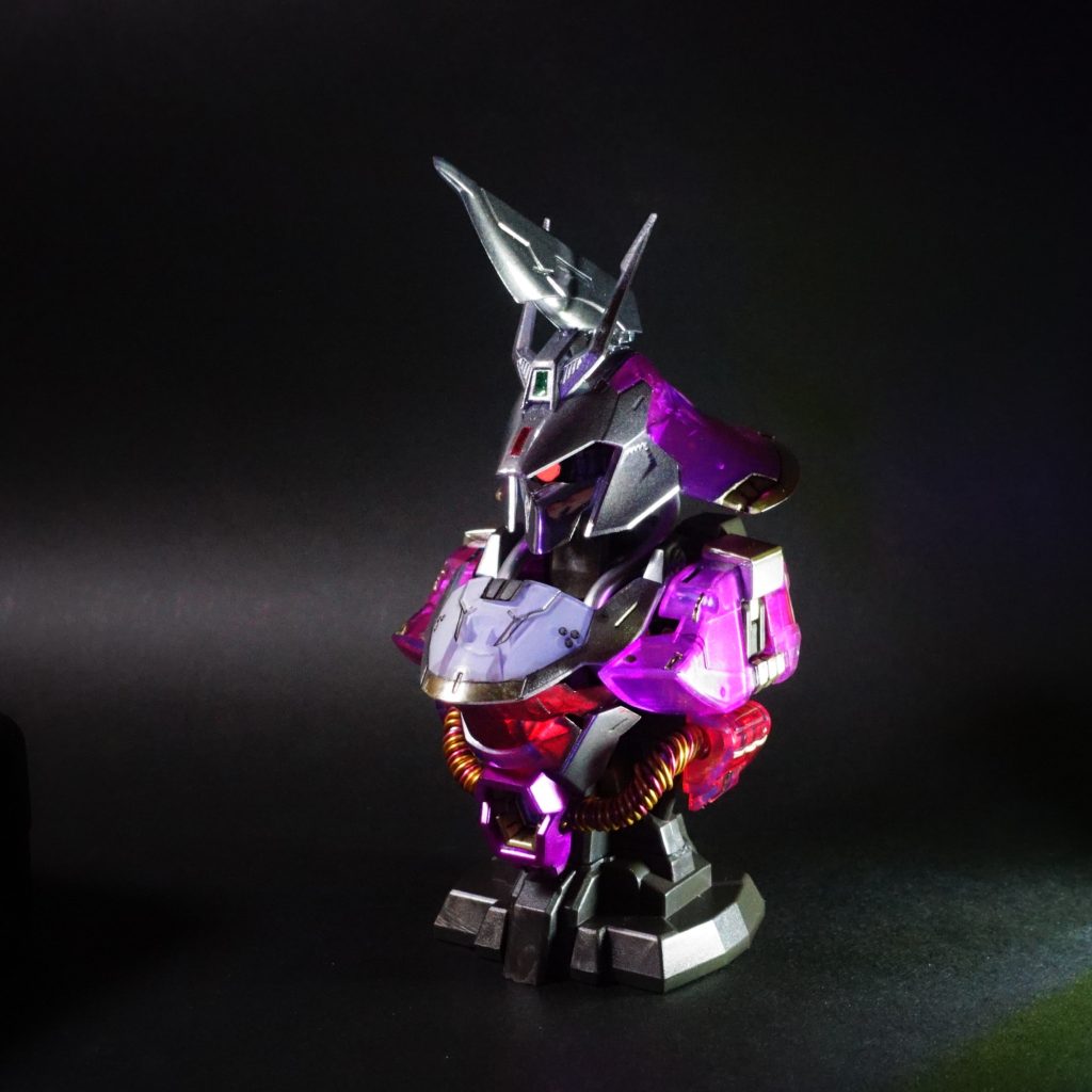 見たような金属光沢感を写真で表現するのは、ホントむずかしい。