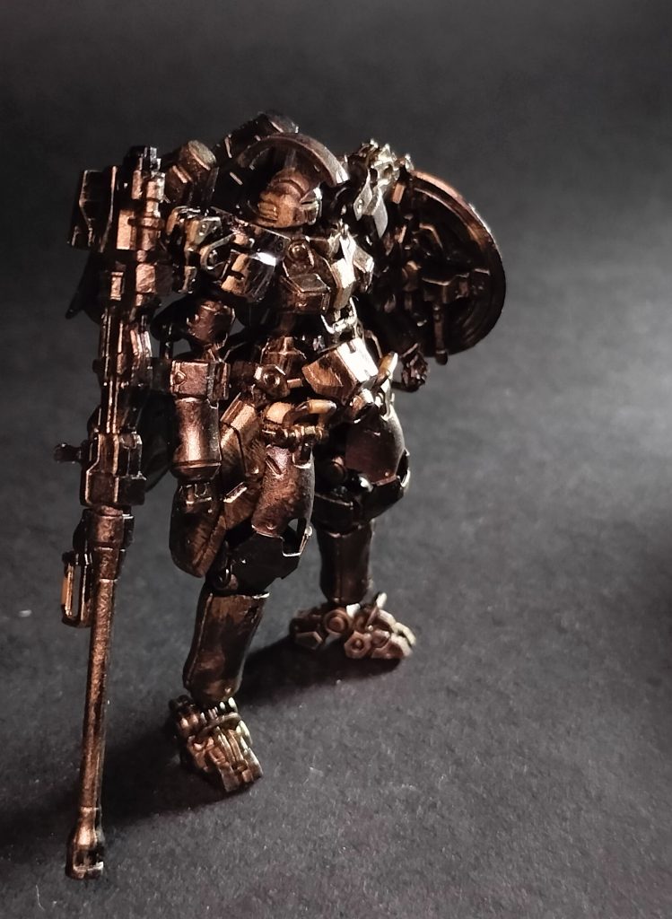 メッキ調の塗料やマーカーも増えてきましたが、塗膜がナイーブで取り扱いの敷居が高い・・・。