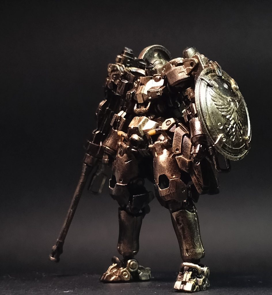 黒地に金でドライブラシして、コントラスト強めに写真撮ったら、ギラギラ光る金ぽく見えたりして?と。