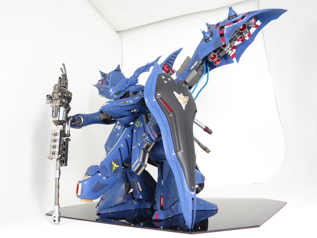 頭部はエポパテをメインに用いて形状変更、他のパーツは主にプラ板を用いてディテールアップを施しました。