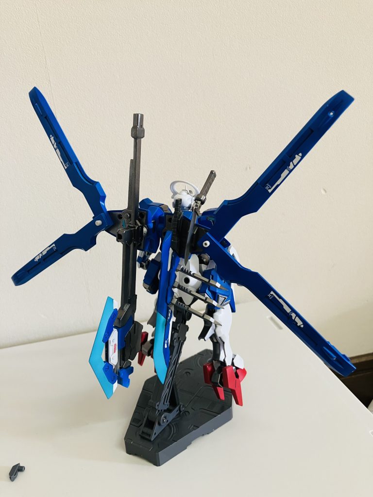 背面(武器あり)大剣だと背負いにくそうなのである程度分割しています