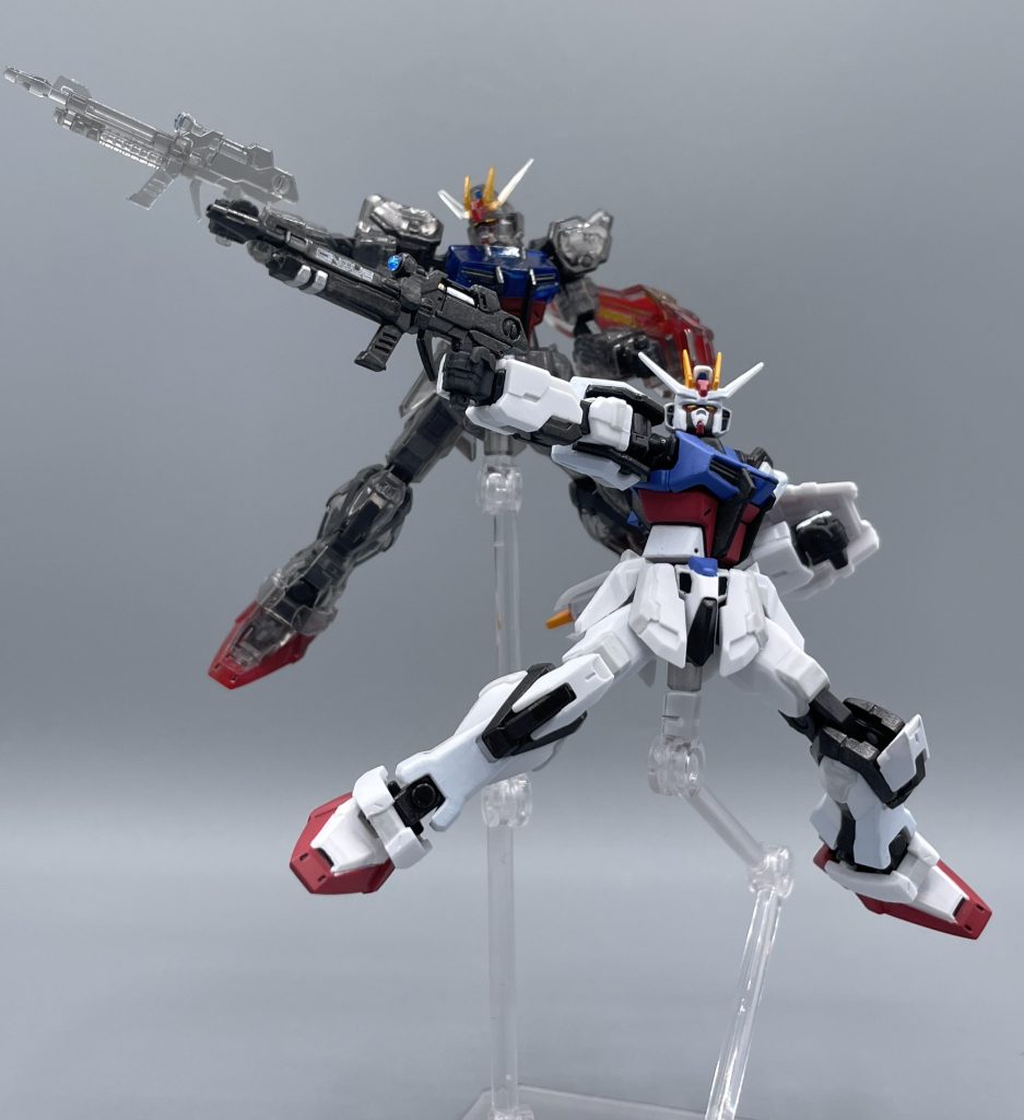 Ｗ種シューティング！！　ストライクと言えば、このポージングに尽きます。運よく２体を別ver.でゲットでき、塗装して遊べたので個人的には大満足です。箱売りの商品も発売されているようなので、気になる方は是非。ともにストライク沼に参りましょう・・・笑　最後までご覧いただき、ありがとうございました！(*^^*)♪♪