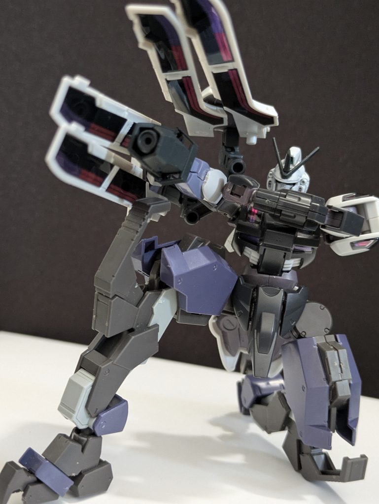 右腕は戦術複合装備なので、狙撃も可能