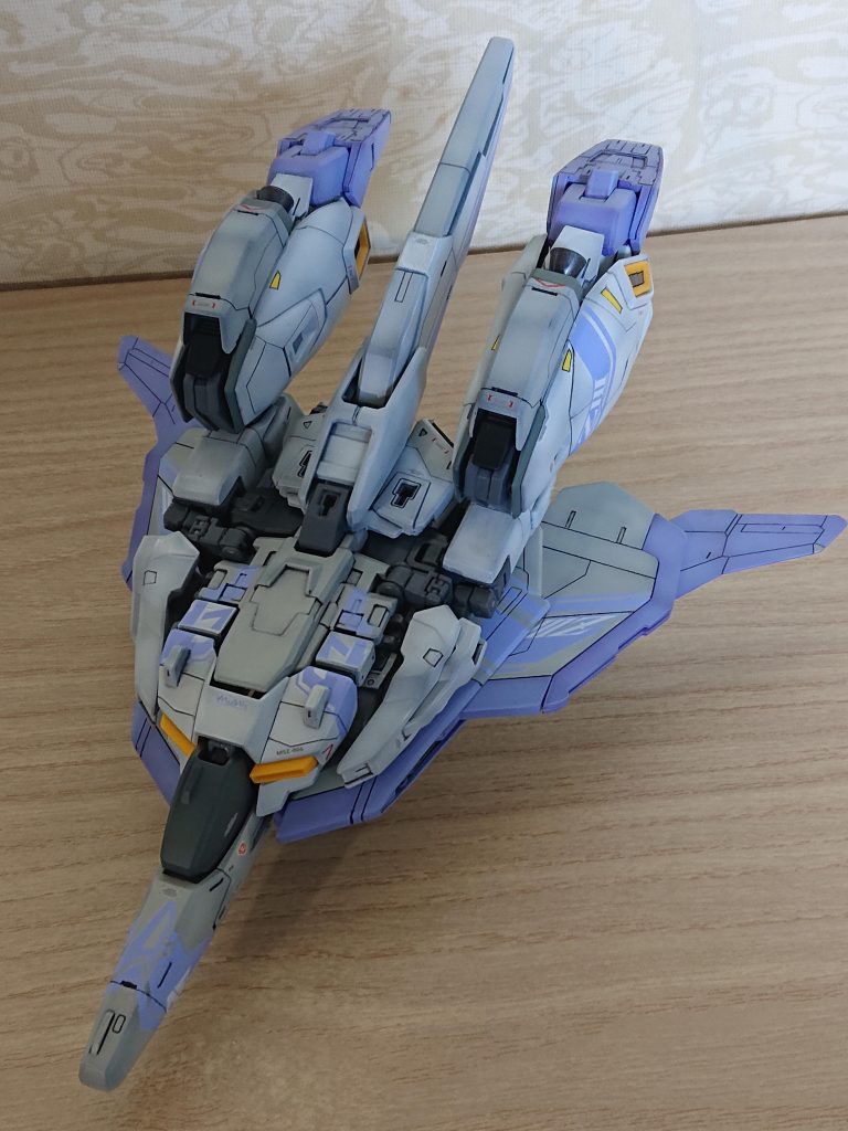 …と、思ったら機首上面と翼面のサイズがどうしても合わない。機首には残っていた「A」マークを貼り、ごまかしましたが翼面はどうしようもなく、諦めた（MS形態では見えないし）。