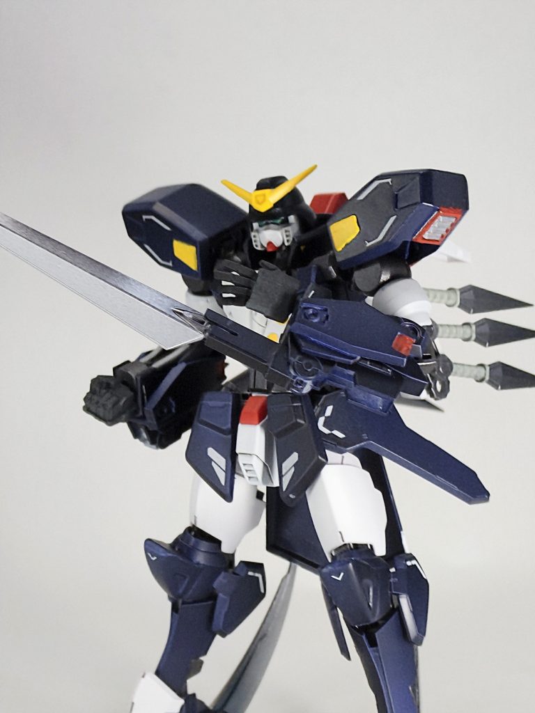 シュピーゲルブレードは鉄血の世界に合うように厚みのあるブレードを探して、使いました。