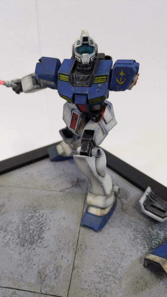 ジム やられ役として、家のジャンクボックスから発掘してツギハギしました。ベースは確か寒冷地仕様だったはず。かなり久しぶりに黒立ち上げ塗りで塗装しましたが、やっぱ苦手だな💦色ムラはやっぱ汚しで誤魔化しwww