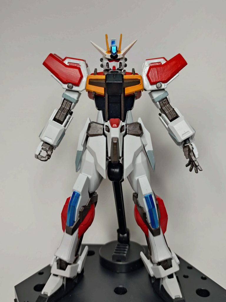 正面(シルエットブースターなし)平手のハンドパーツはジャンクボックスにあった適当なものを流用。胸部パーツは塗り分けて別パーツっぽく見えるようにしてます。