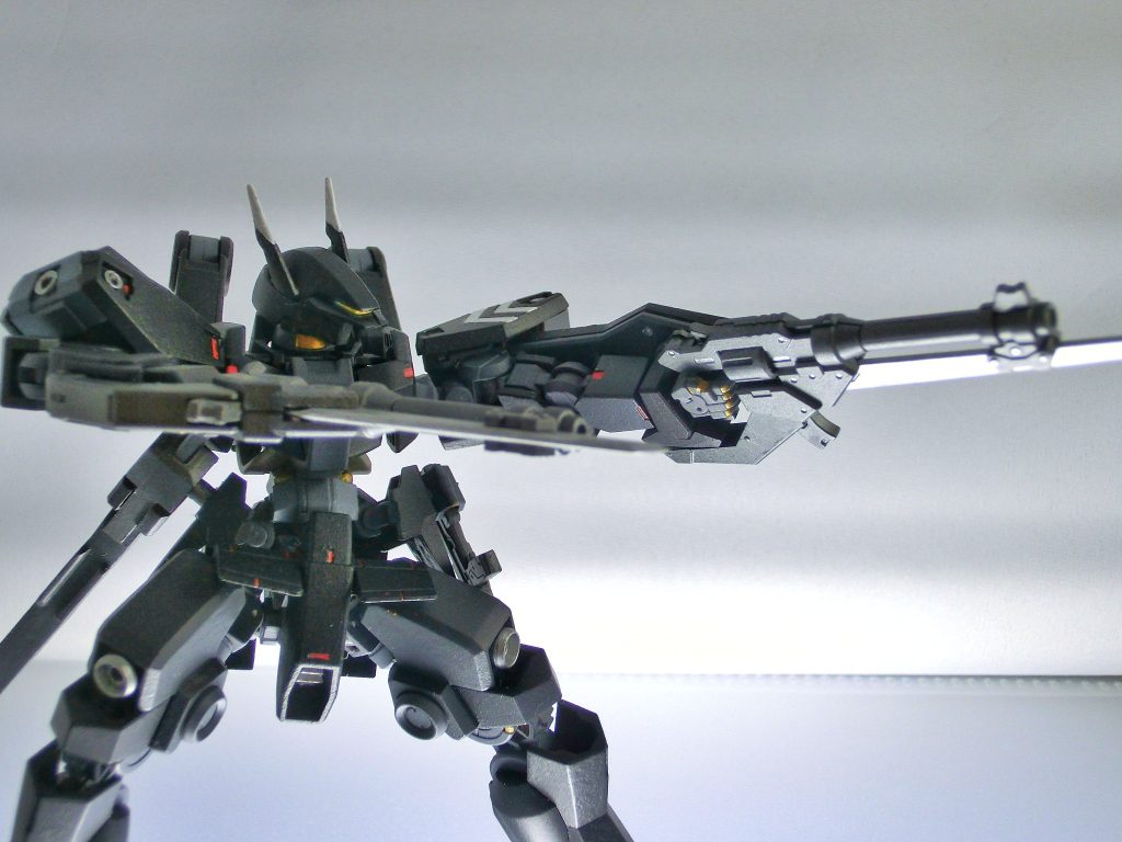 専用ハンドガン元々付属していたブレード付きハンドガンですね