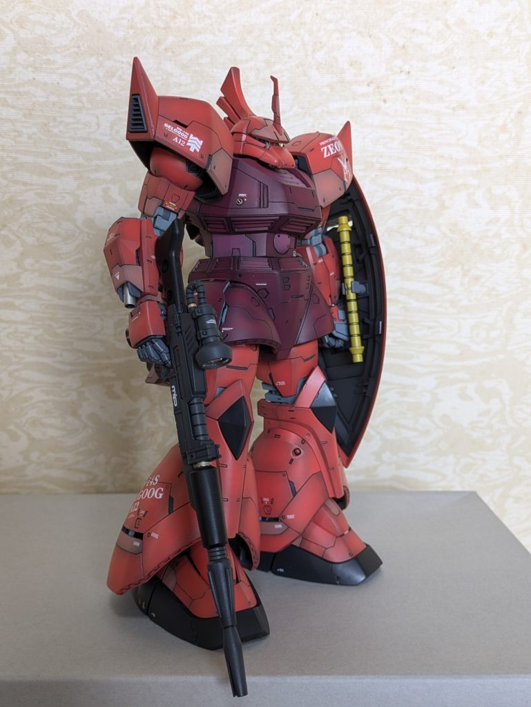 ライフルは銃身をゲルググCの砲身に交換しストックもジャンクパーツで大型化しました。