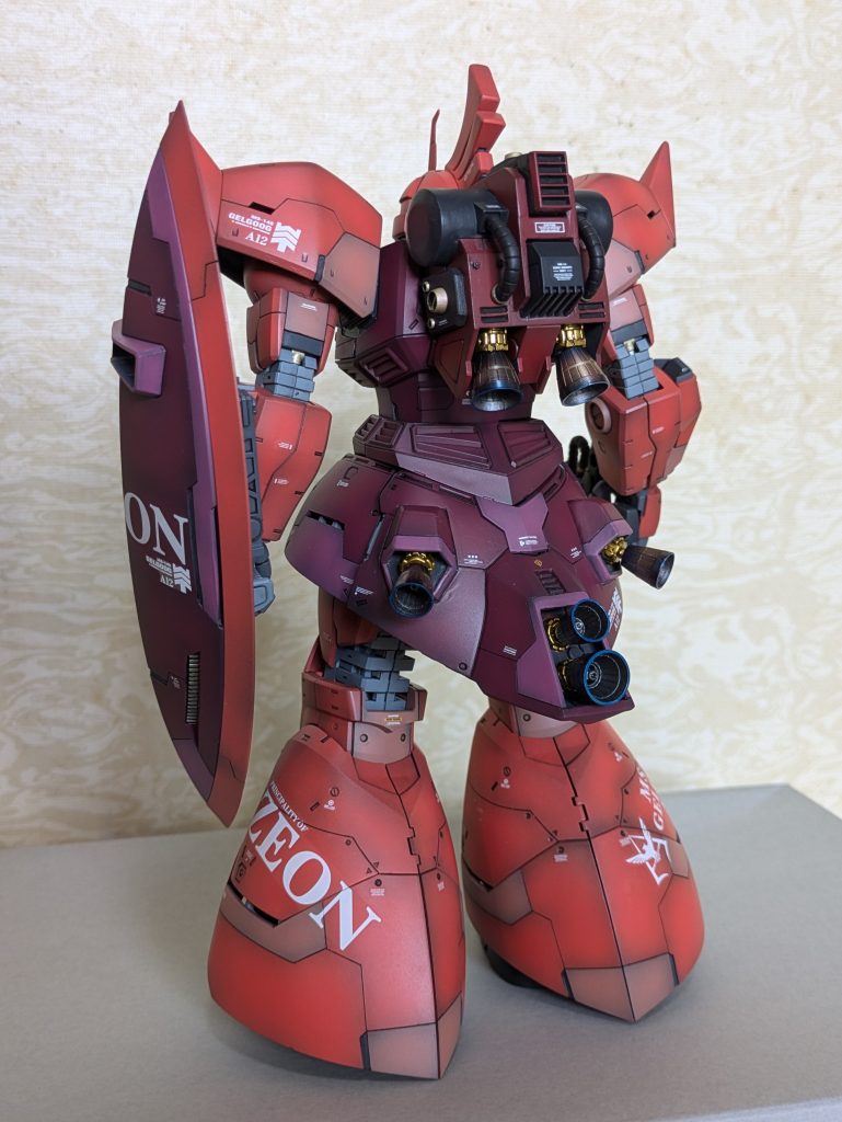 リアスカートのバーニアマウント部はプラ板の箱組みです。