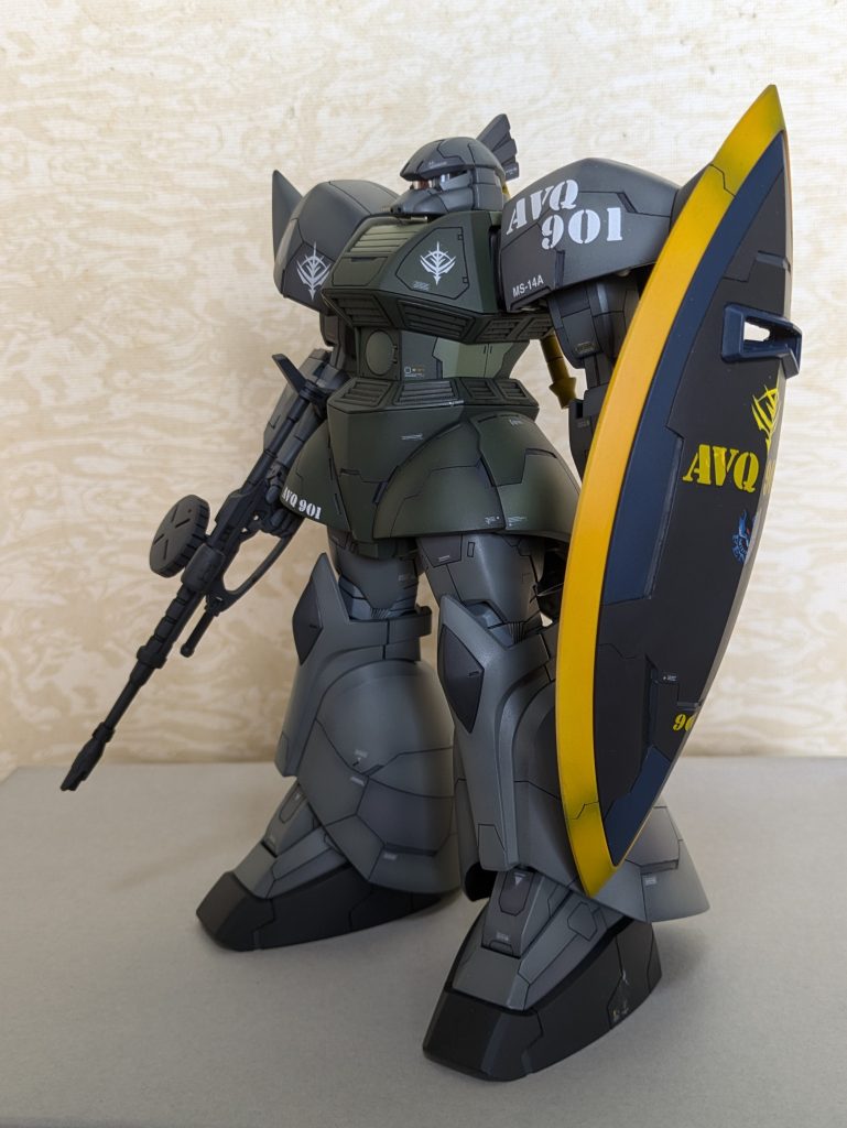 とりあえず全体的にスジ彫りしました。