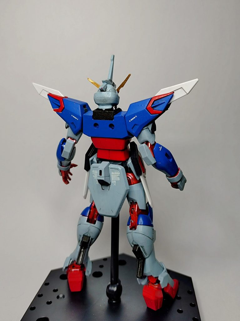 背面(リフターなし)リフターで見えなくなるのが分かっているのにリアスカートにデカールをつい貼ってしまう謎のこだわり…ガンプラあるあるだと思います。