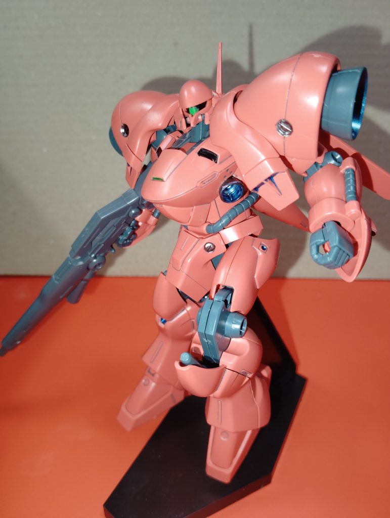 モノアイをクリアランナーにしました。あとバーニア内は赤でしたがブルーに変更。