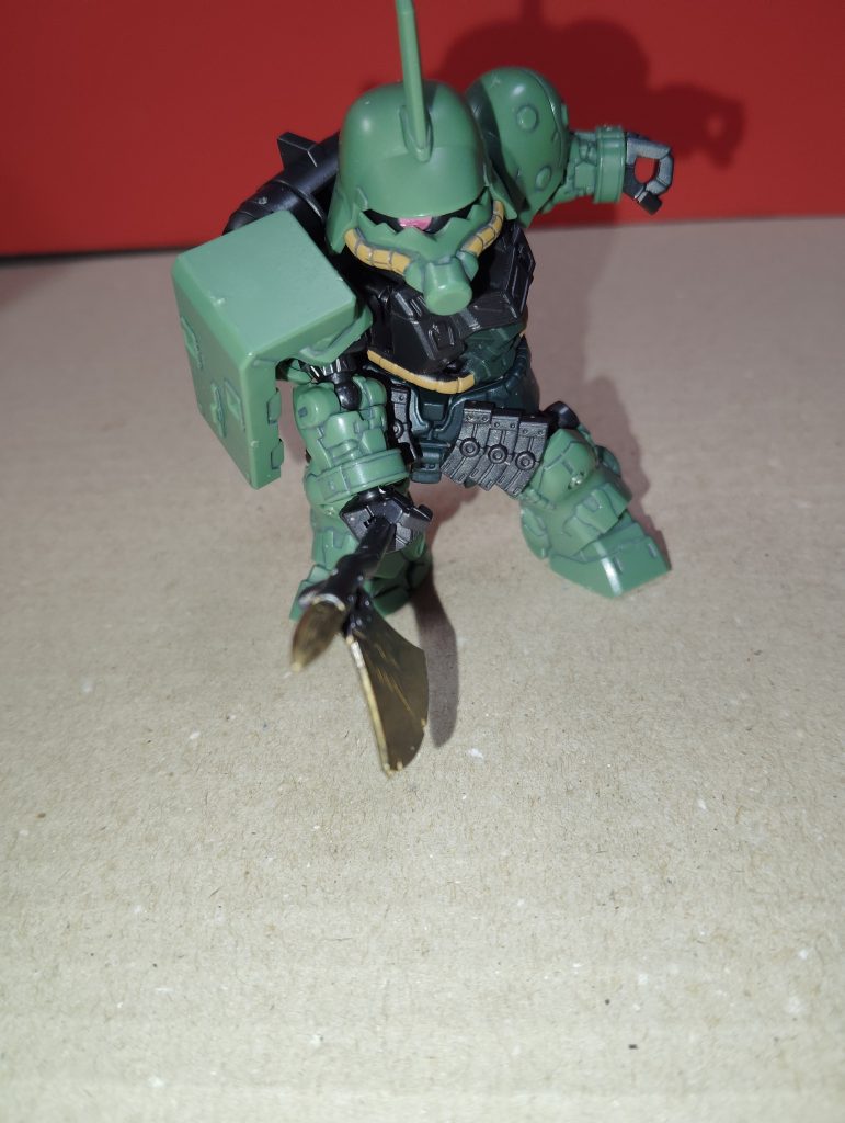 三頭身の食玩にしては良く動く。