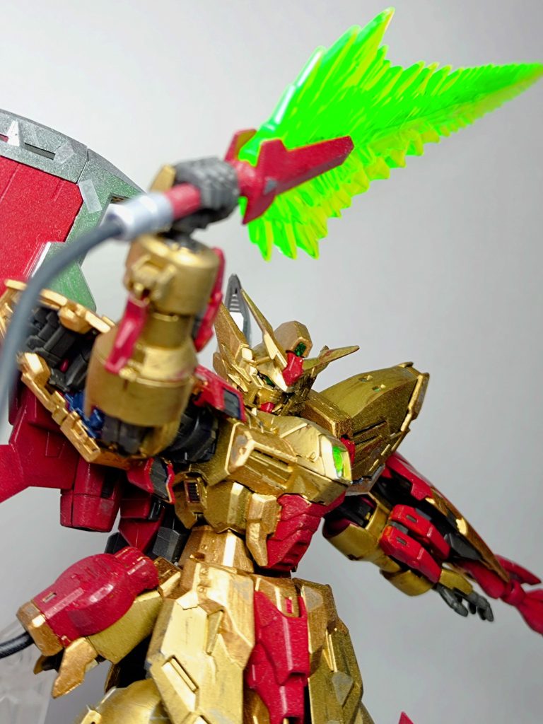 ジェネレータ直結型ビームソードMSGにある実剣と差し替えようかと思いましたがエピオンのアイデンティティなのでこのままにしました。