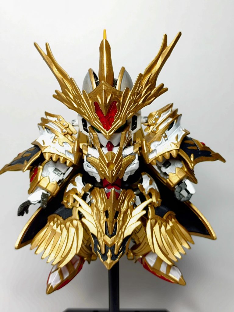 正面取り扱い説明書に載っている作例を参考に細かく塗り分けてます。見た目の情報量がすごいことになりました。