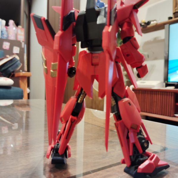 閲覧ありがとうございます!先日のデルタガンダムの続きです!スタイルの変更をしました胴を腰との接続で2㍉、太ももの付け根で2㍉延長しました胸の形状を変えました全体に詰まった感じが緩和されたと思いますこれから各部をディテールアップします（2枚目）