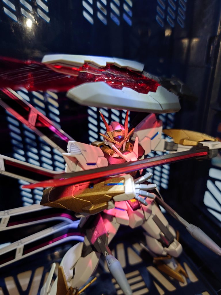 トライブレード展開状態で上からライト当てたらトランザムっぽくなりました