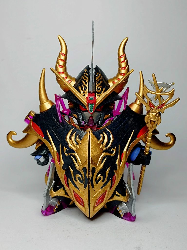 正面（ノーマル形態）ラクロアの騎士世代にぶっ刺さるカッコよすぎるシルエット。サタンガンダムより禍々しい感じがとても良いです…