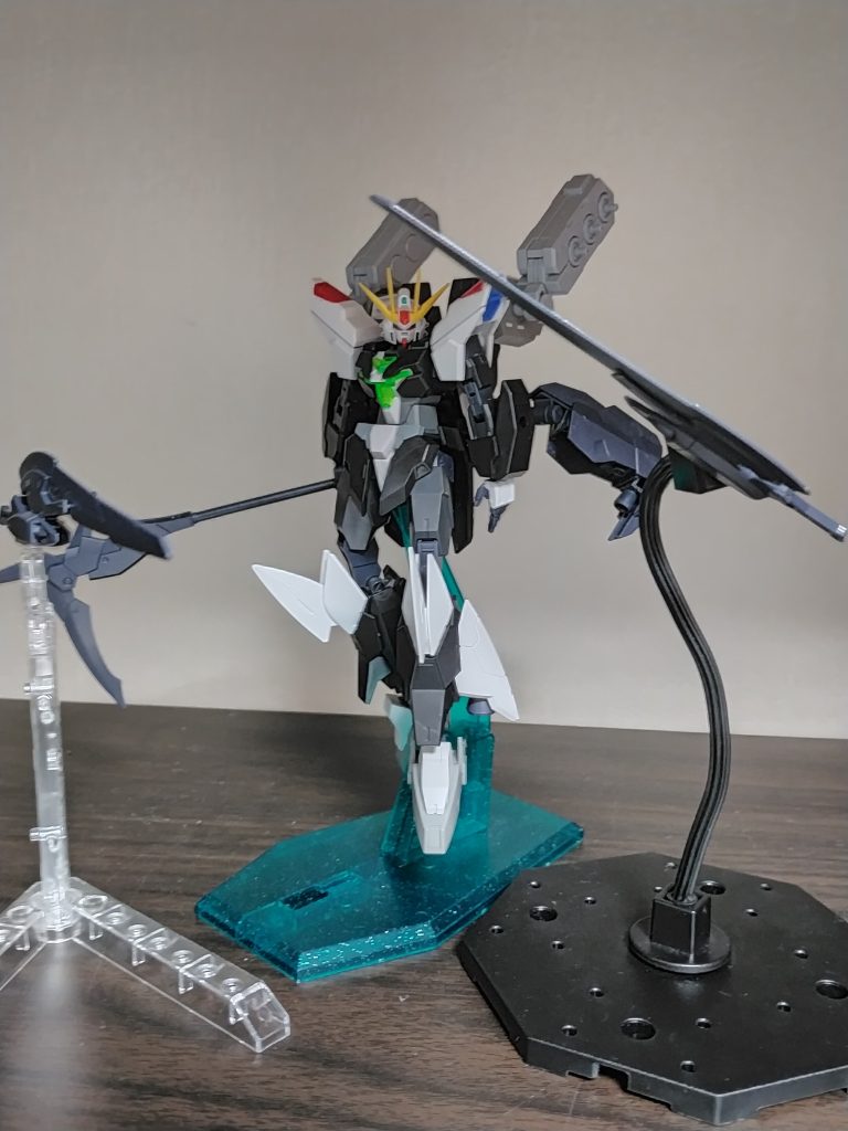 シザーランス鎌としても使用可能な槍。槍の状態では貫通力が高く、鎌の状態では切断力が高い。