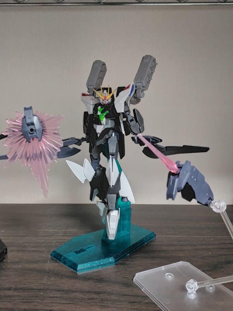 コンテナビットリベルタウラノスガンダムのコンテナビット改を改修したもの。以前よりも性能が上がっている。ネオファンネル新たに追加された武装。ビット類よりも性能が高く、オールレンジ攻撃が可能。という感じです!次回は未定!ご覧いただきありがとうございました!