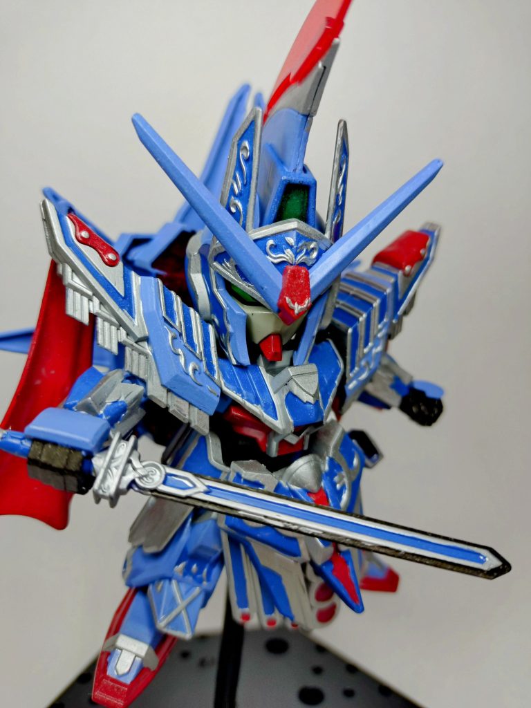 《名剣ジーザスパーダ》シルバーで縁取りを囲っているので刃渡りはガンメタルです。設定だと材質はただの鉄みたいですし…