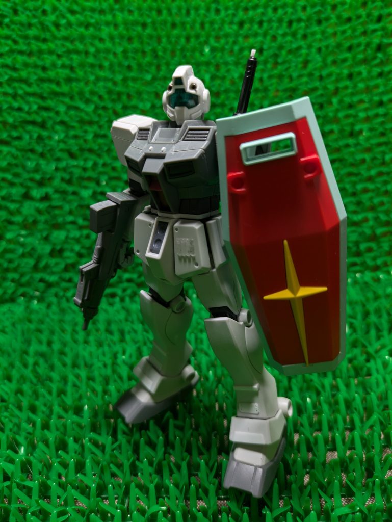 全体の画像です。脚部にも多少の加工をしています。全体として足が長すぎる印象がありましたので、胴部をプラバンで延長しました。スタイリッシュになりすぎると量産機の良さが薄れる気がします。ここまでお付き合いいただきありがとうございました。