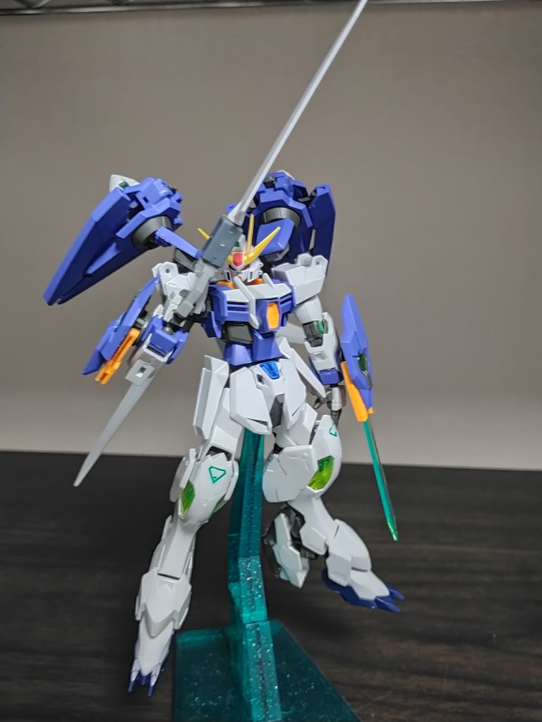 GNガンブレイド本機に新たに追加された武器。ライフルとしても使用可能な剣。非使用時はバックパックにラックしている。