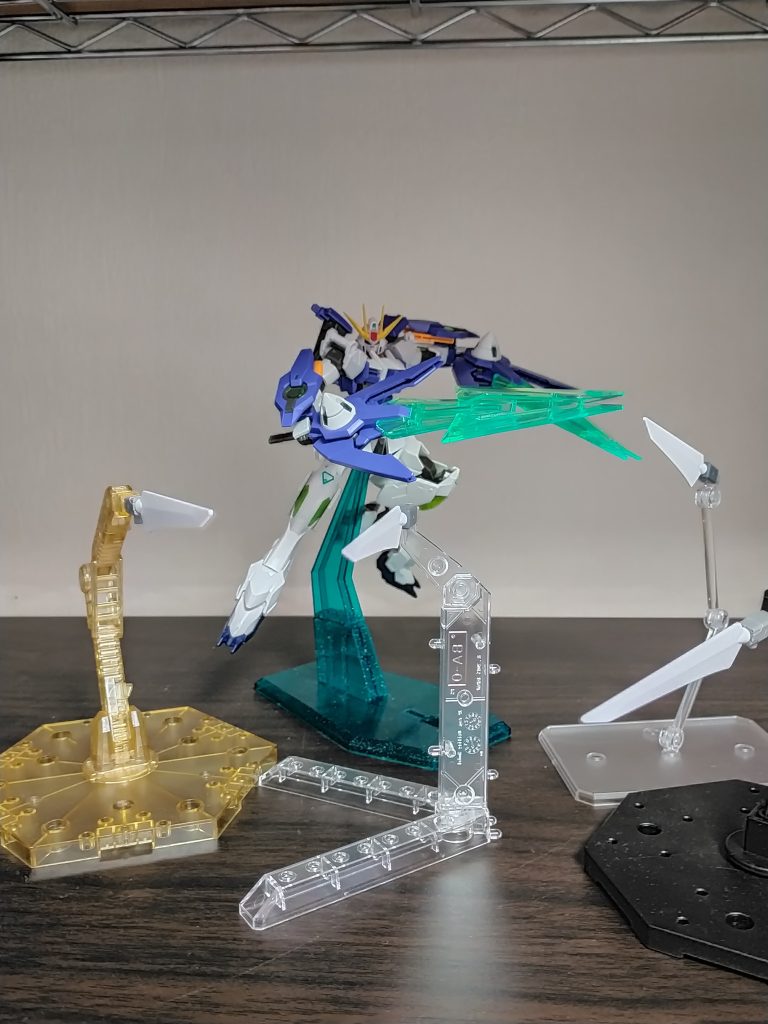 フルブレイドラッシュ全ての剣で敵機を高速で攻撃する必殺技。トランザム状態でのみ使用可能。という感じです!次回は未定!ご覧いただきありがとうございました!