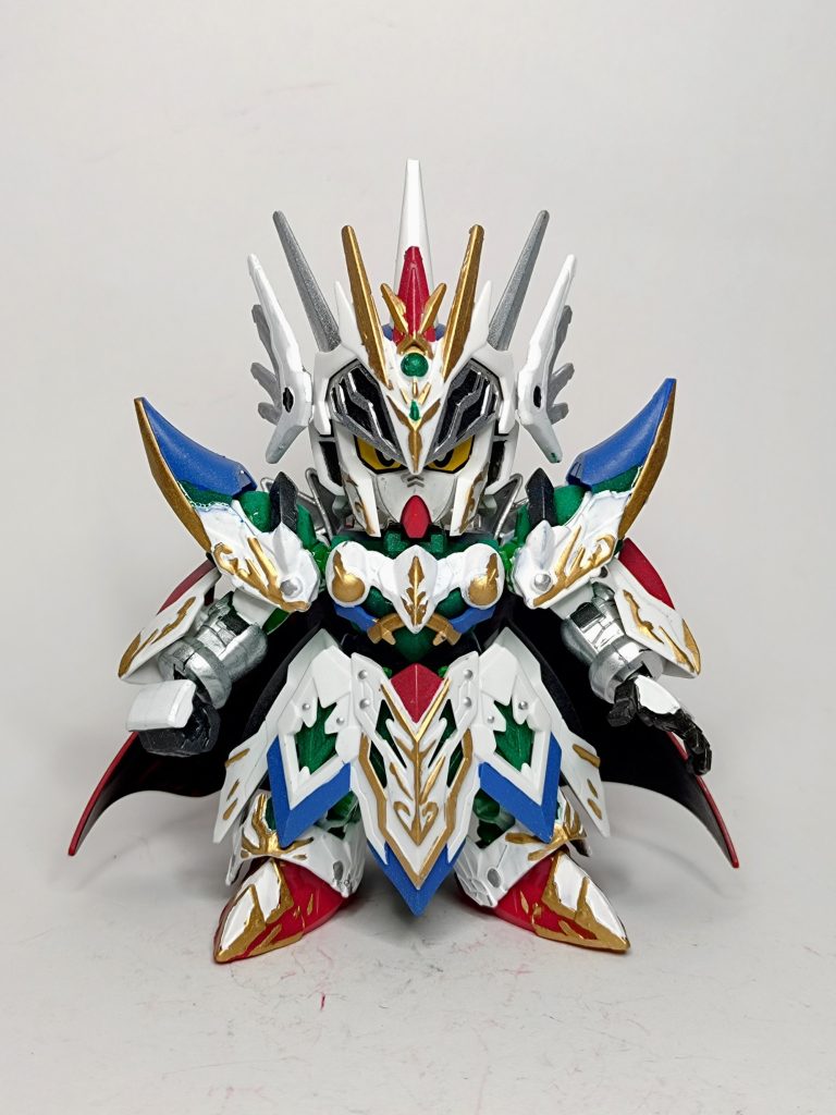 正面淡めのブルーとレッドにイエローゴールドと実にヒロイックな塗り分けです。クリアパーツはメタリックグリーン、細かい箇所にシルバーでポイントを入れてます。