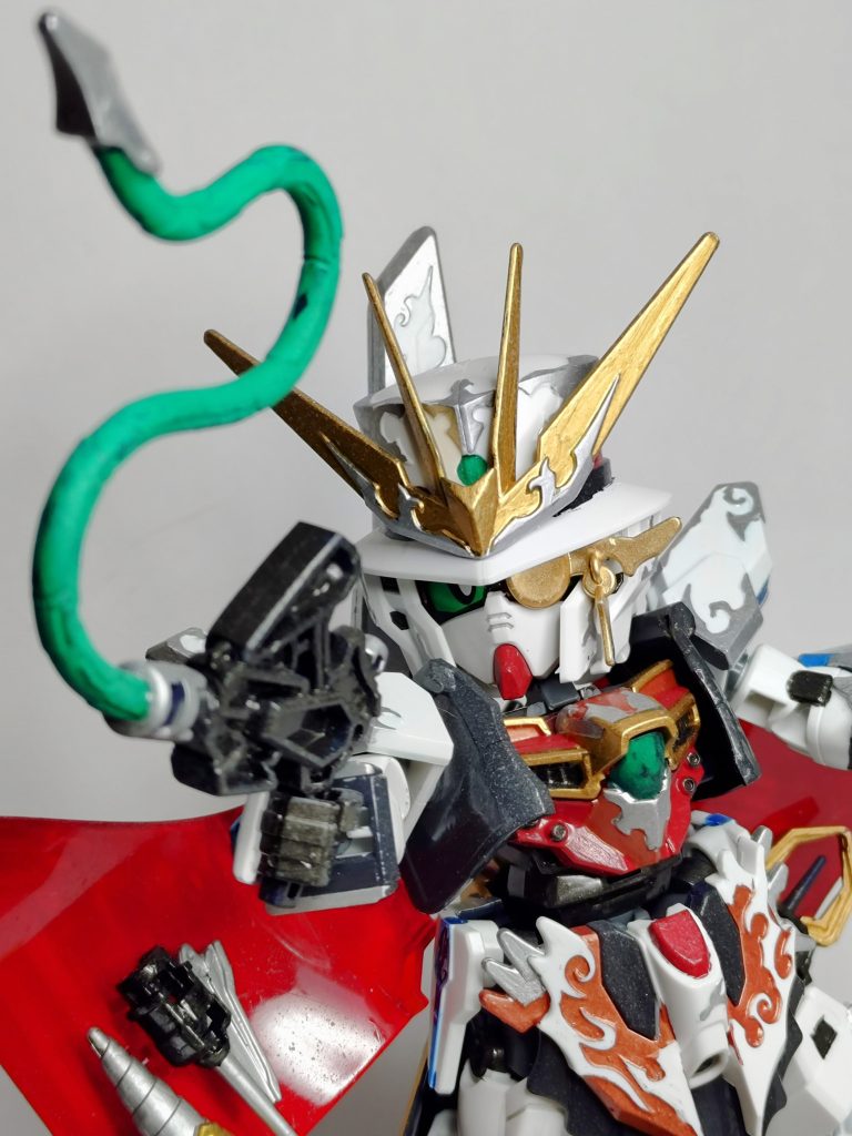 《ゲイン・コンシェルジュ+ムチ》略してGコン。豊富なアタッチメント類もすべてカンタン塗り分け。怪盗らしいワイヤーガンにしました。