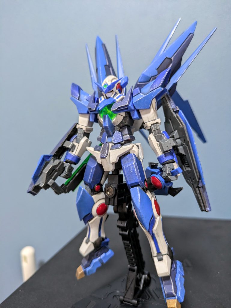 汚くてすいません。関節の丸い所とかをゾイドの関節の丸いパーツに見立てたりしながら塗りました。ライガーゼロの爪が金色だったのでつま先も金色にしました。