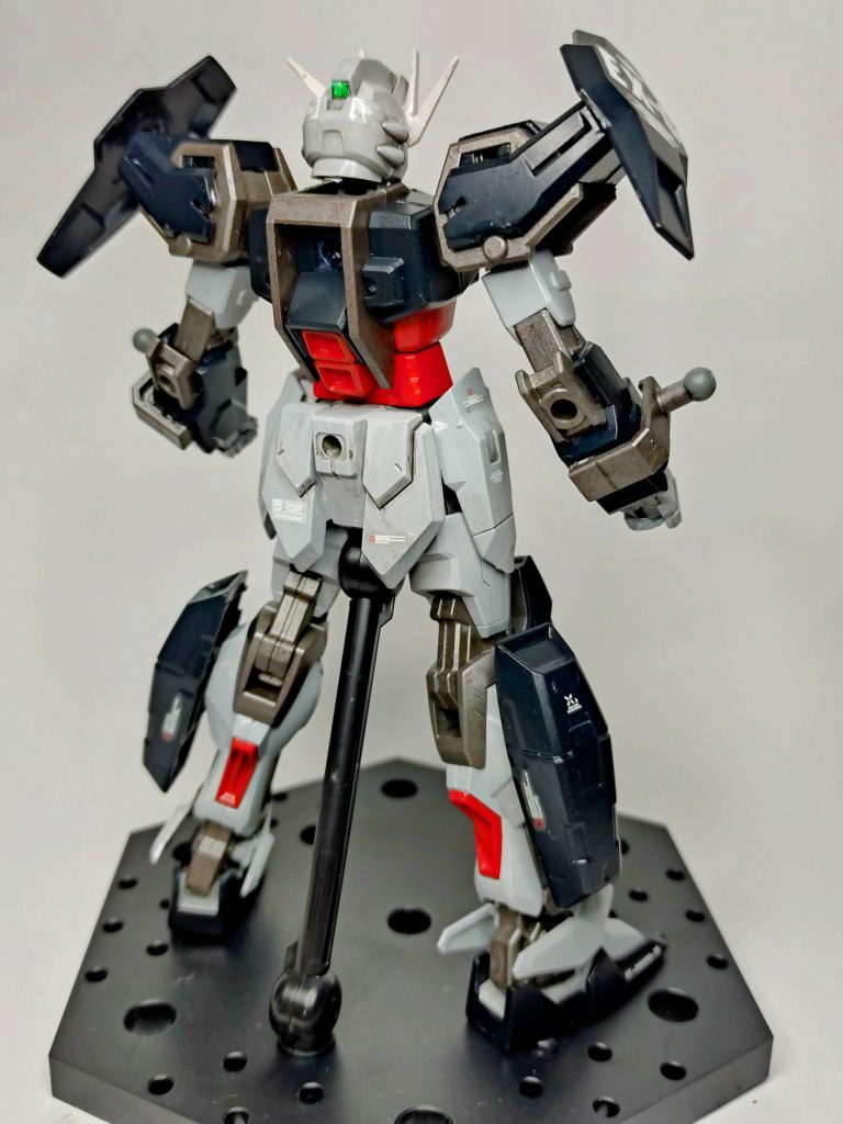 背面(シルエットなし)腰部ブースター、ふくらはぎブースターは色味を合わせるためにレッドで塗装。見えづらいですが肩部シールドにデカールで【EX-G(エクシードギャラクシー)】【02(2号機)】と貼ってあります。