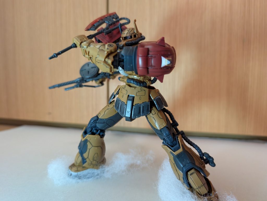 ヒート・ホークで斬りかかるソラリ！