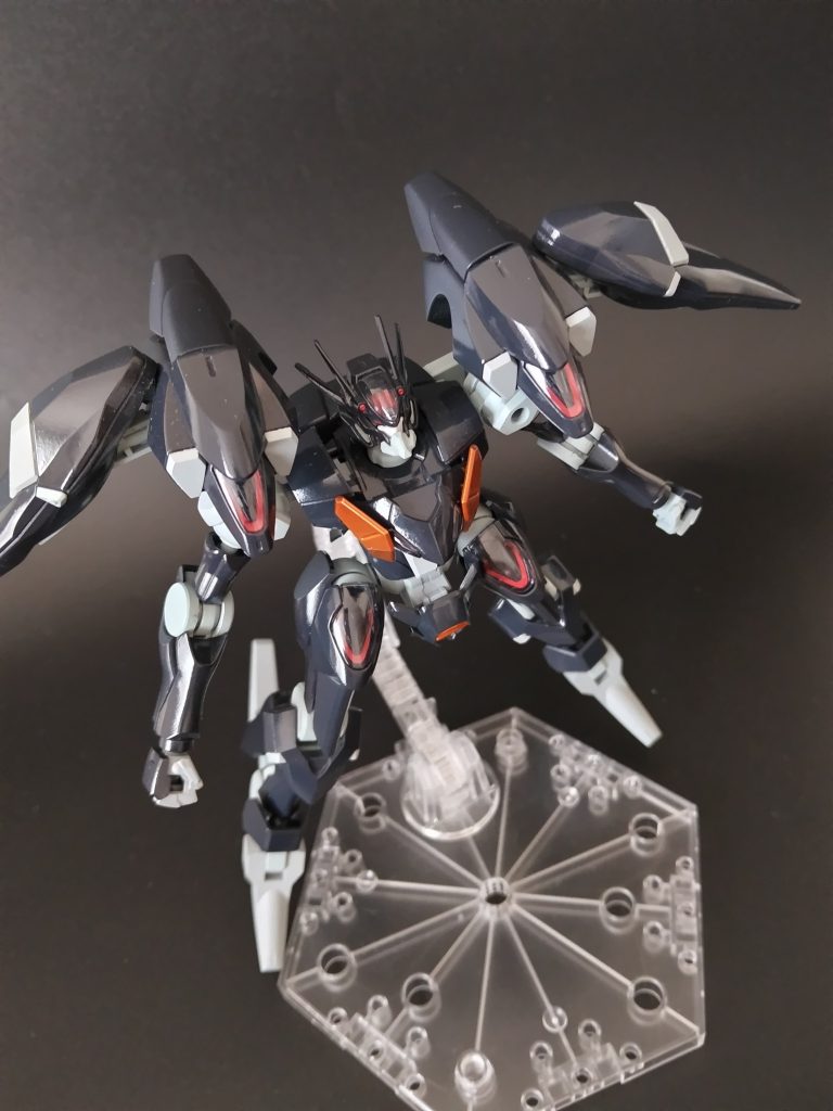 それでも君だけは否定してみせる…!水星の魔女の中では好きな機体なのですが如何せん活躍が少なかったなと。オプションセットの武器も追加してあげたいとこですが再販はいつになるやら。