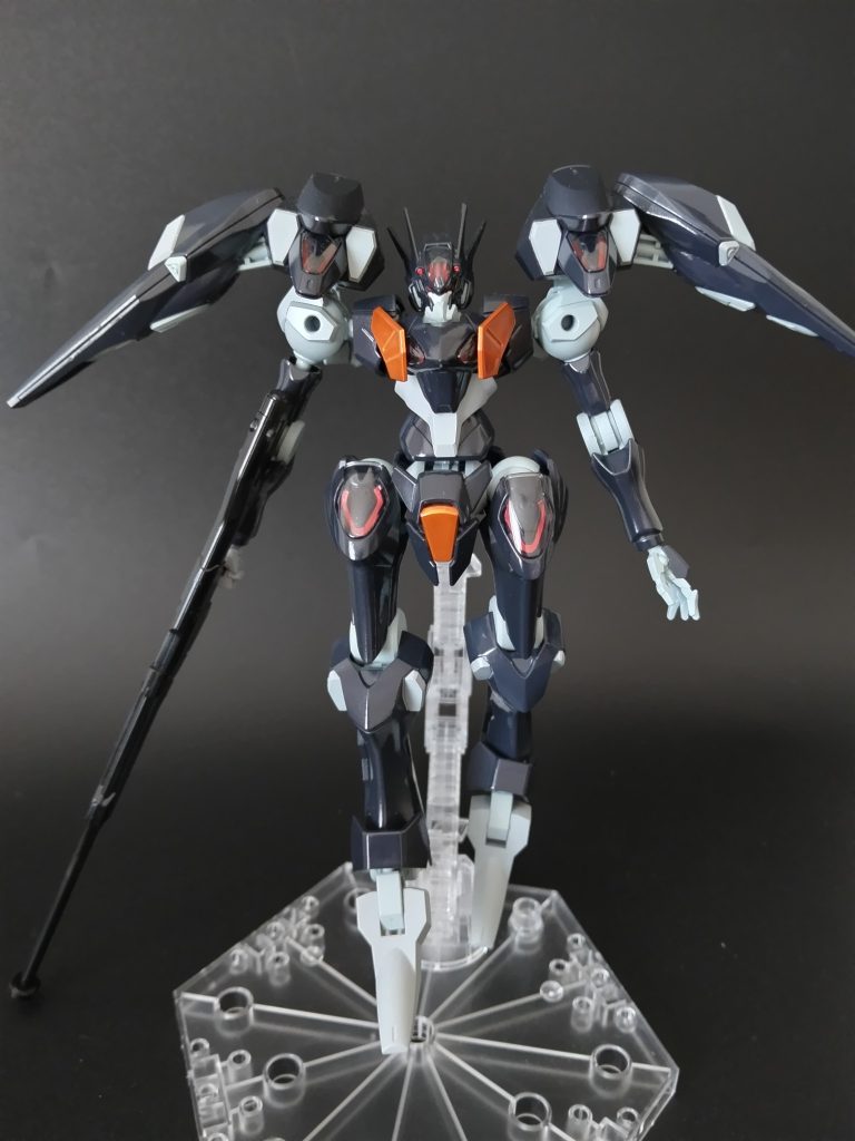 コラキ射出イメージで〆。初めてグロス仕上げを行いましたが組み立て途中やポージングでパーツを引っ掻けてしまい結構難儀してしまいました。ホコリも目立ってしまうししばらくつや消しに戻ろうと思います。というか光沢がしっくりくる機体が手に入らない…