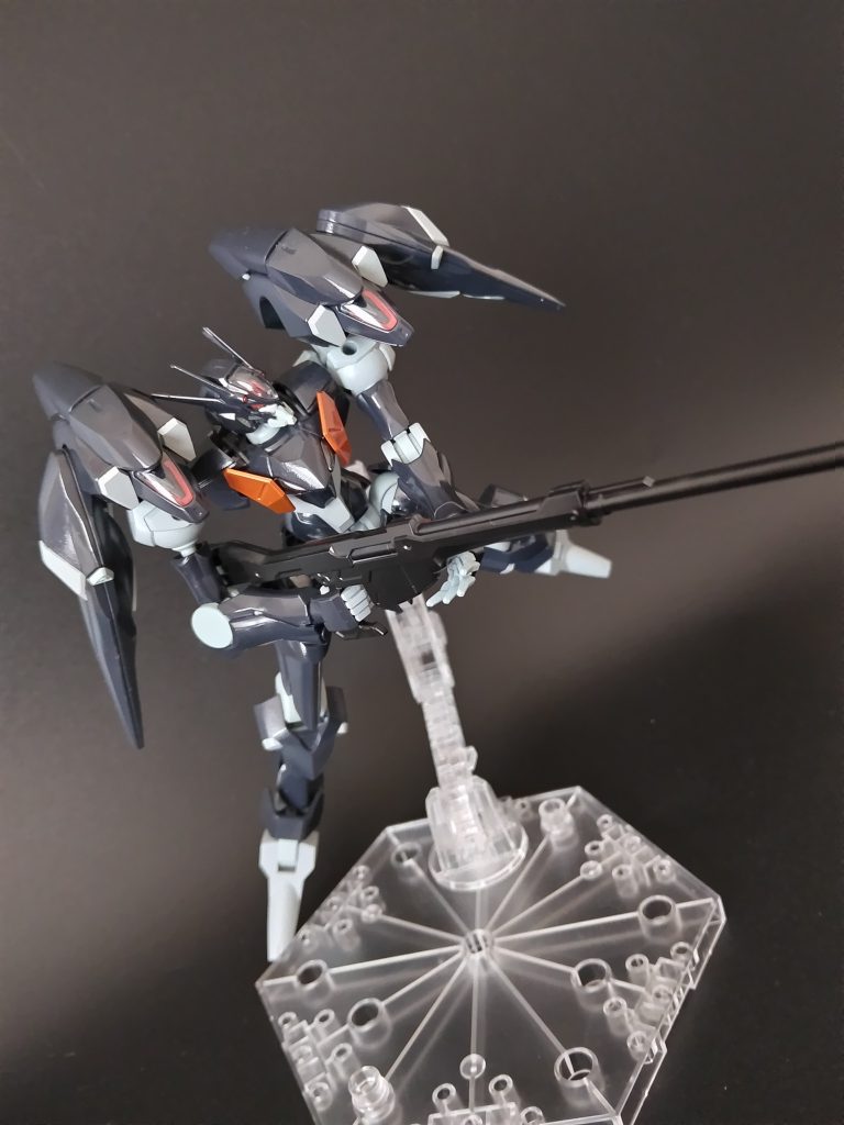 アルケビュースで。光沢箇所の研磨をどうしようかと思いましたが、水性プレミアムトップコートの上からやすり#6000→#8000→Mr.コンパウンド極細で落ちつきました。