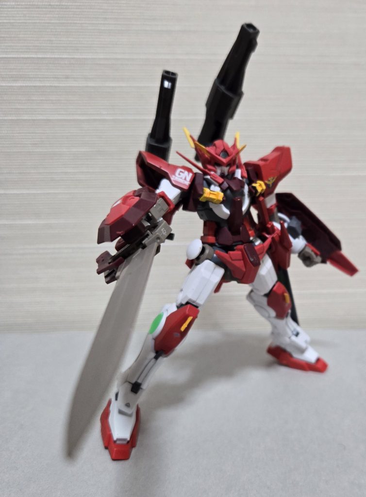 からのGNソード構え!刀身を突き出すポーズが印象的だなあと思います。